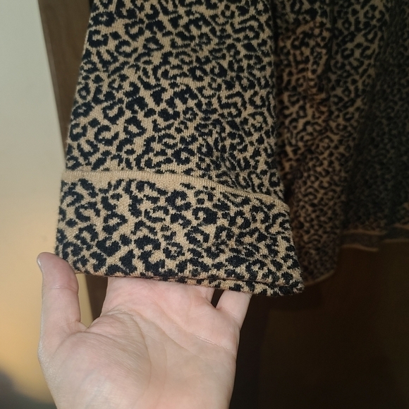 TAHARI leopard print sweater sz 3x - Picture 3 of 6